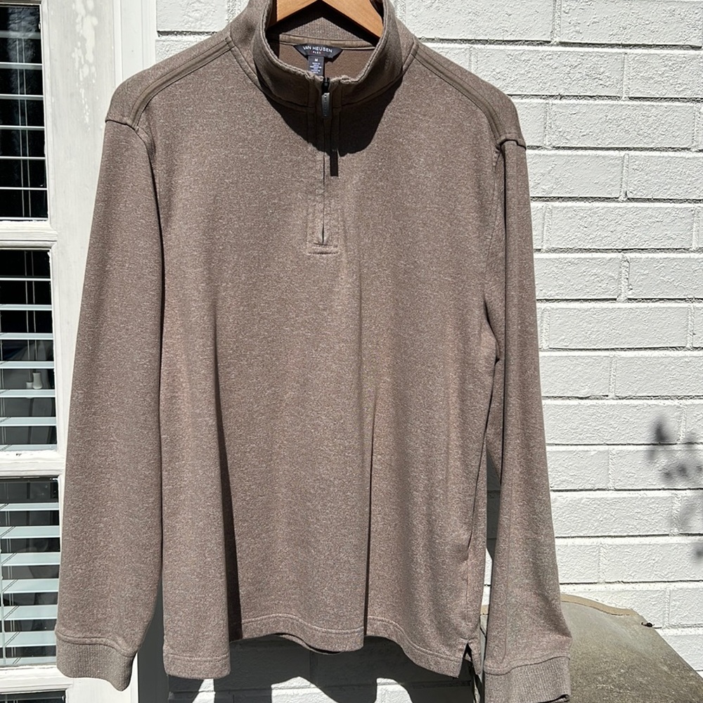 Men’s Van Heusen long sleeve shirt quarter zip up, size medium